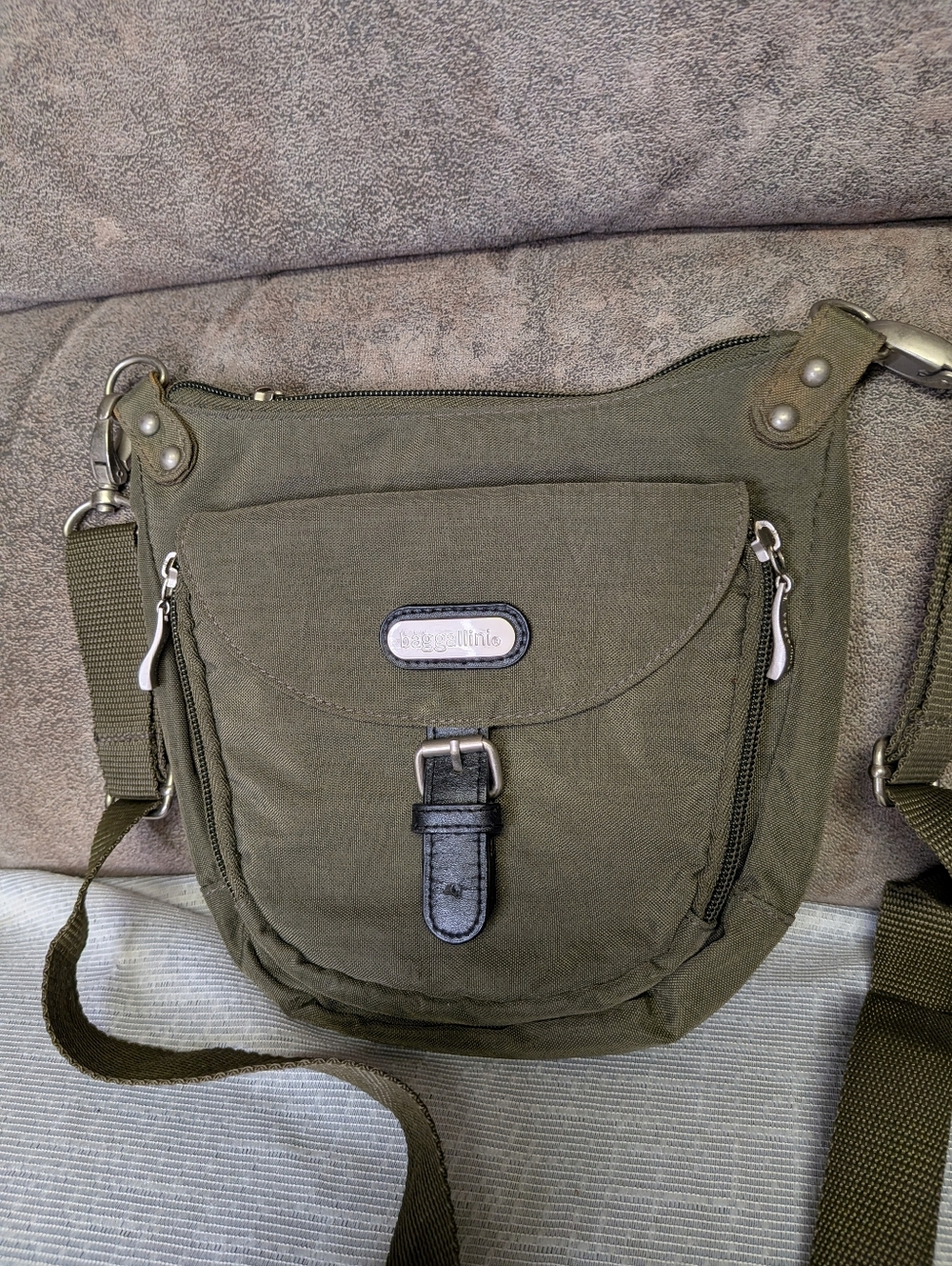 🌿 Baggallini Olive Green & Orange Travel Crossbody Bag